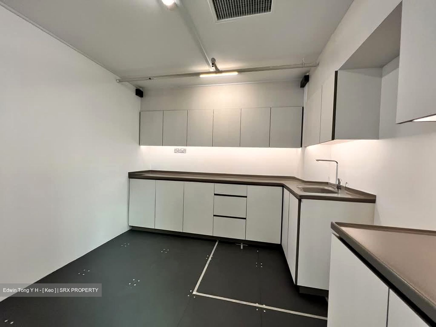 Hub Synergy Point (D2), Office #569180541